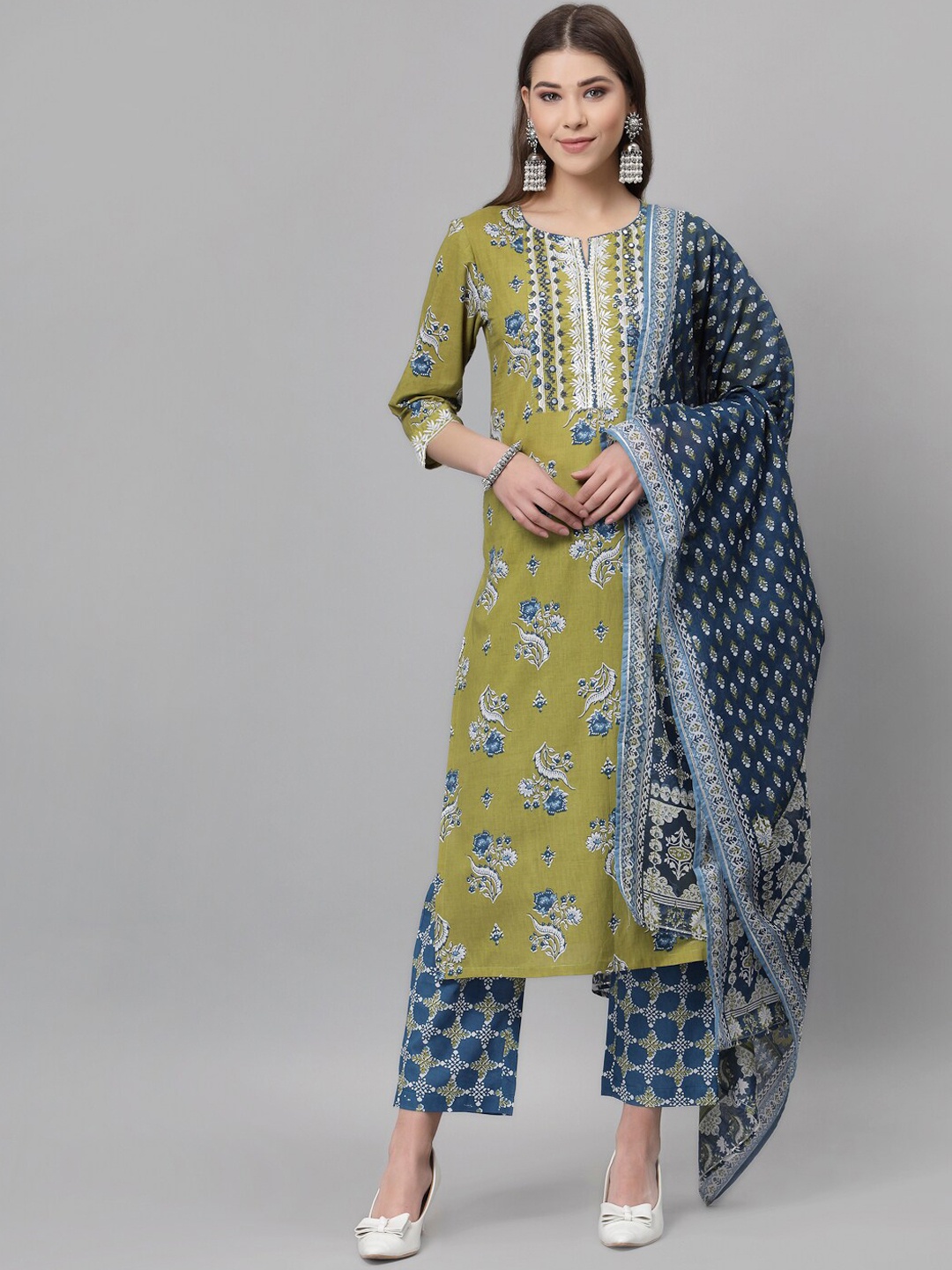 QOMN Women Green Ethnic Motifs Embroidered Panelled Gotta Patti Pure Cotton Kurti with Trousers & With
QOMN Women Green Ethnic Motifs Embroidered Panelled Gotta Patti Pure Cotton Kurti with Trousers & With