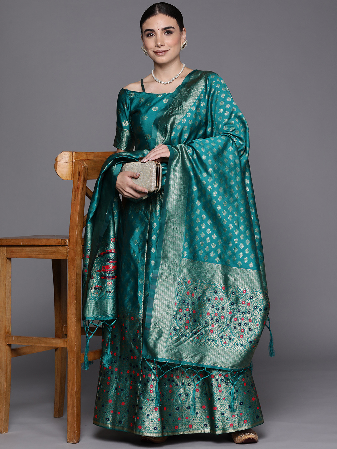 Mitera Women Turquoise Blue & Gold-Toned Semi-Stitched Lehenga Unstitched Blouse & Dupatta
Mitera Women Turquoise Blue & Gold-Toned Semi-Stitched Lehenga Unstitched Blouse & Dupatta