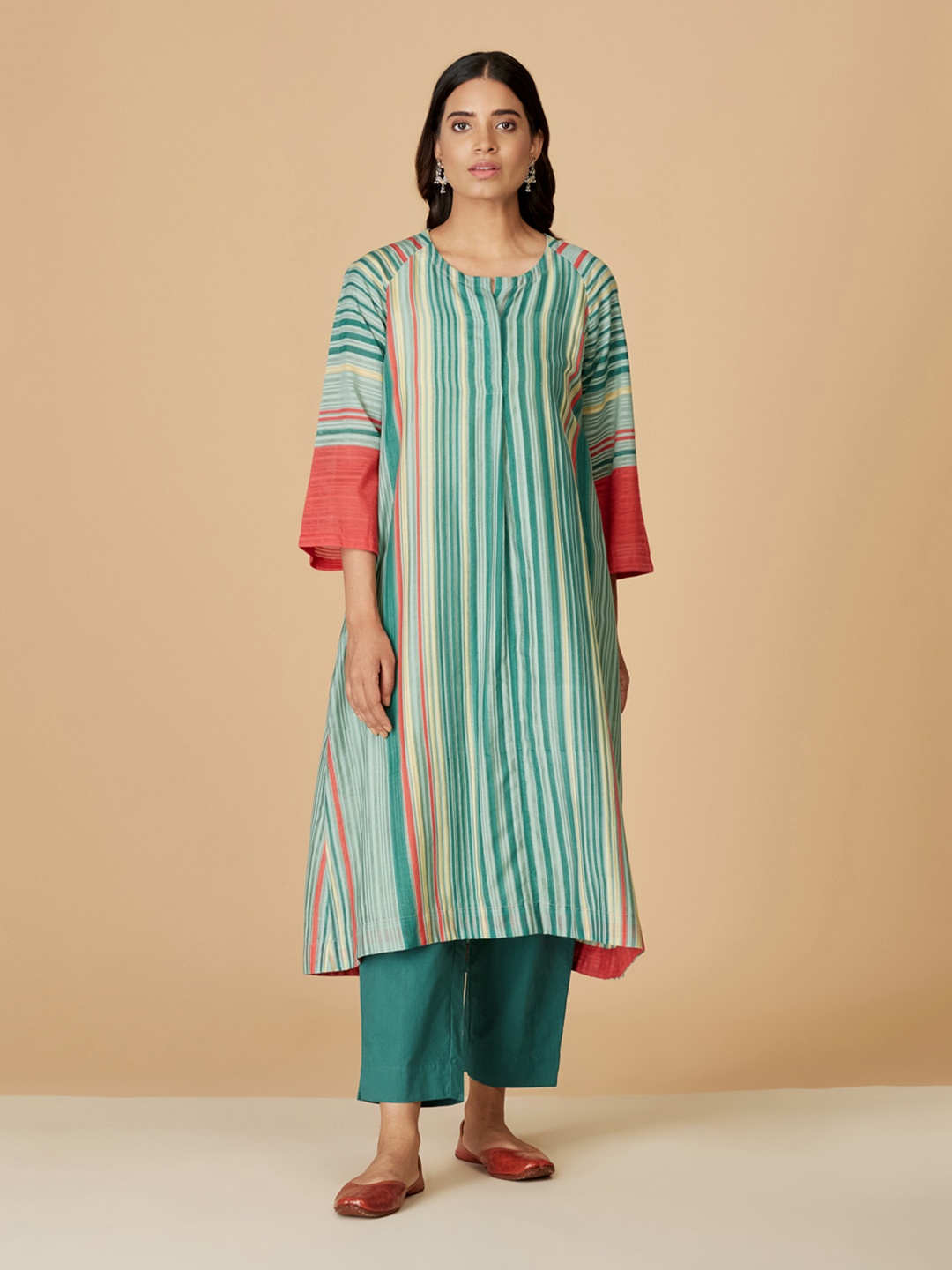 Fabindia Women Turquoise Blue & Green Cotton Silk Striped Pleated Kurta with Trousers
Fabindia Women Turquoise Blue & Green Cotton Silk Striped Pleated Kurta with Trousers