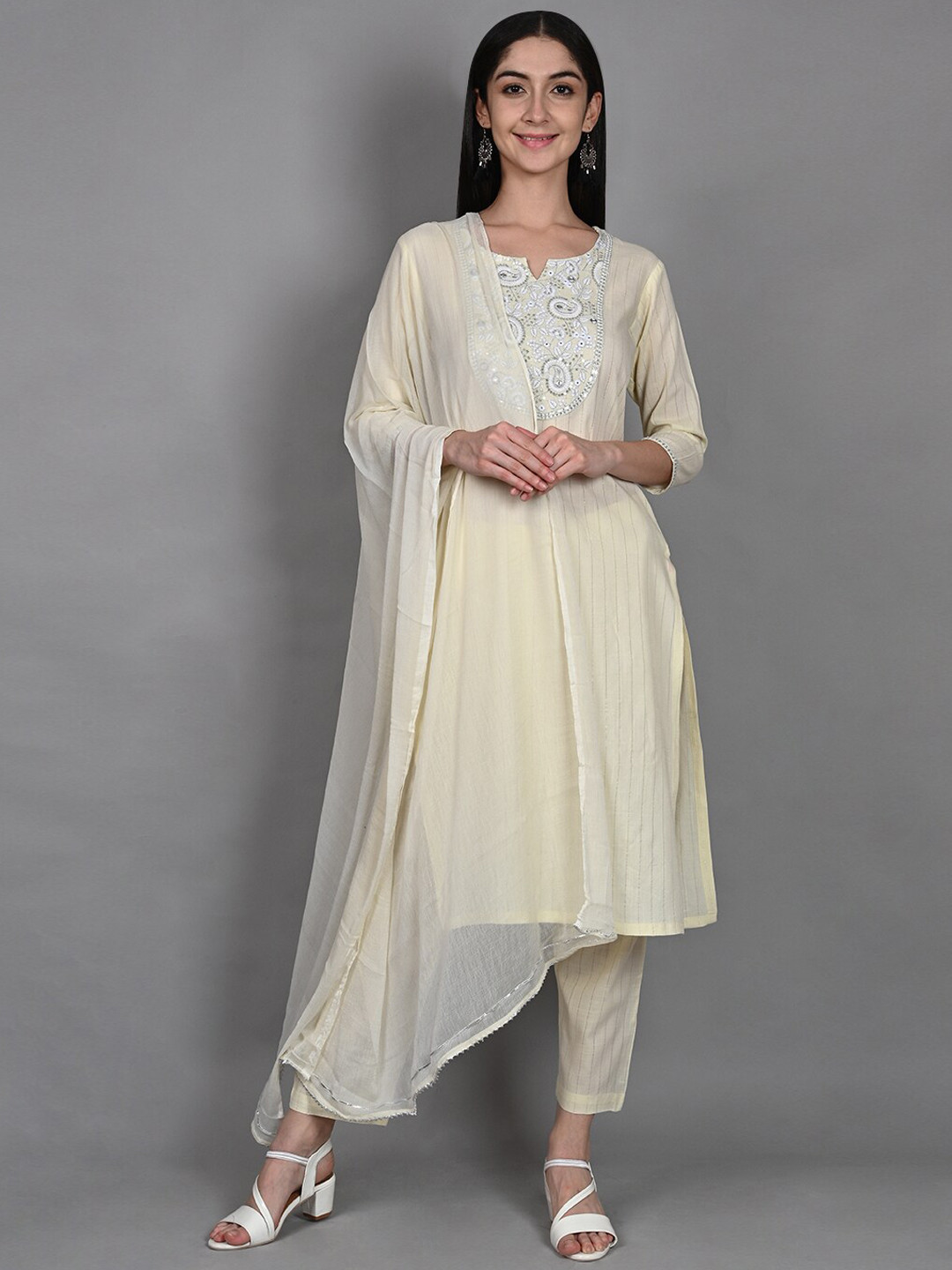 Wyfees Women Off White Floral Embroidered Pure Cotton Kurta with Trousers & With Dupatta
Wyfees Women Off White Floral Embroidered Pure Cotton Kurta with Trousers & With Dupatta