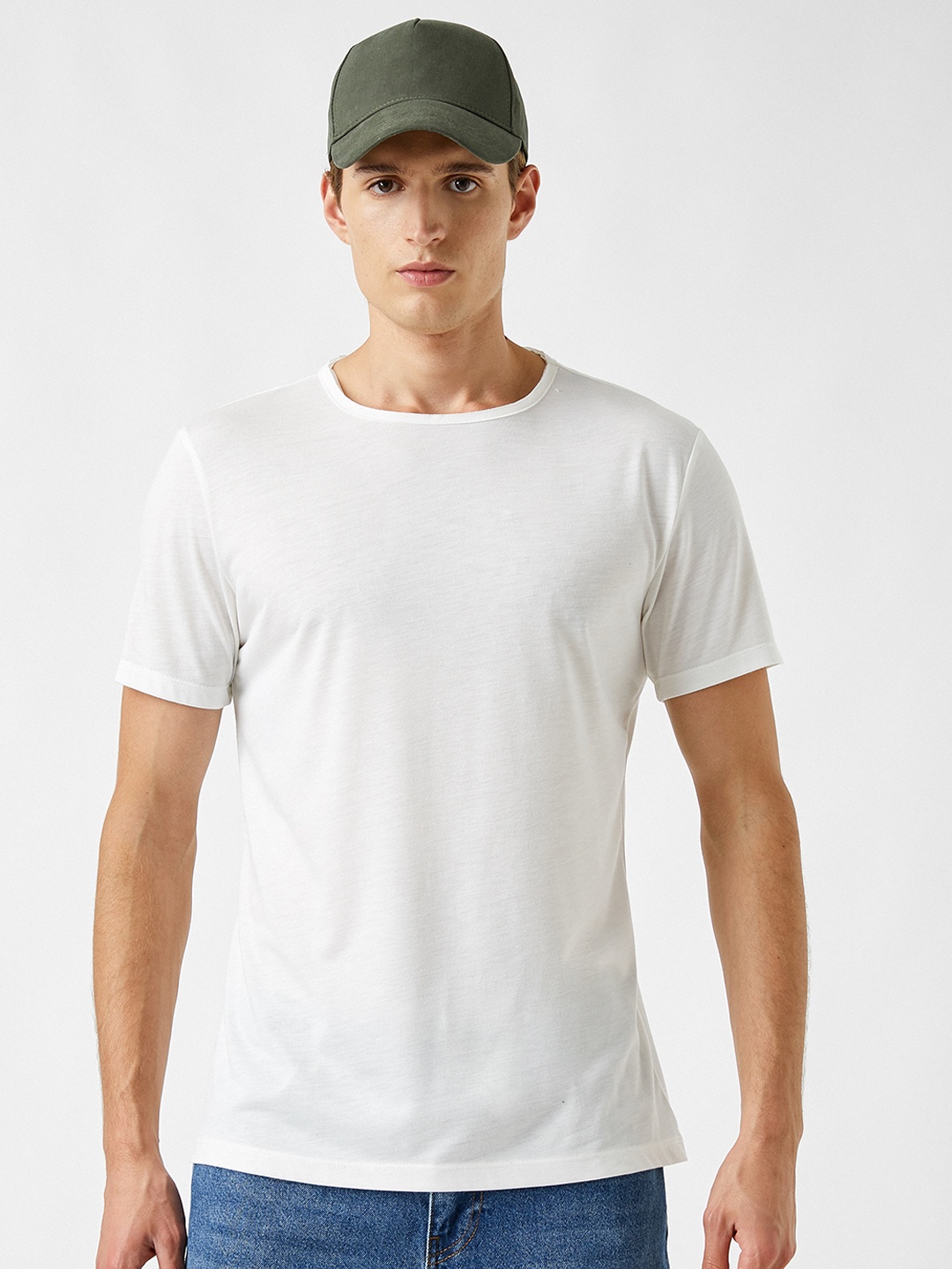 Koton Men White Solid Slim Fit T-shirt