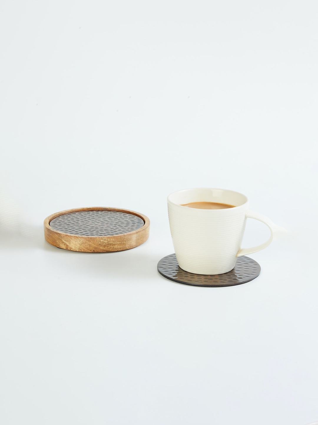 Home Centre % Pieces Brown Textured Mirage Kalavera Aluminium Coasters with Wooden Base
Home Centre % Pieces Brown Textured Mirage Kalavera Aluminium Coasters with Wooden Base