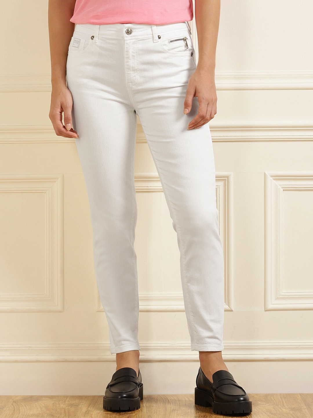 Versace Jeans Couture Women White Slim Fit Mildly Distressed Stretchable Jeans
Versace Jeans Couture Women White Slim Fit Mildly Distressed Stretchable Jeans