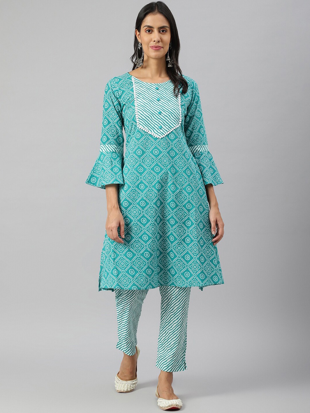 METRO-FASHION Women Turquoise Blue Ethnic Motifs Panelled Pure Cotton Kurta with Trousers
METRO-FASHION Women Turquoise Blue Ethnic Motifs Panelled Pure Cotton Kurta with Trousers