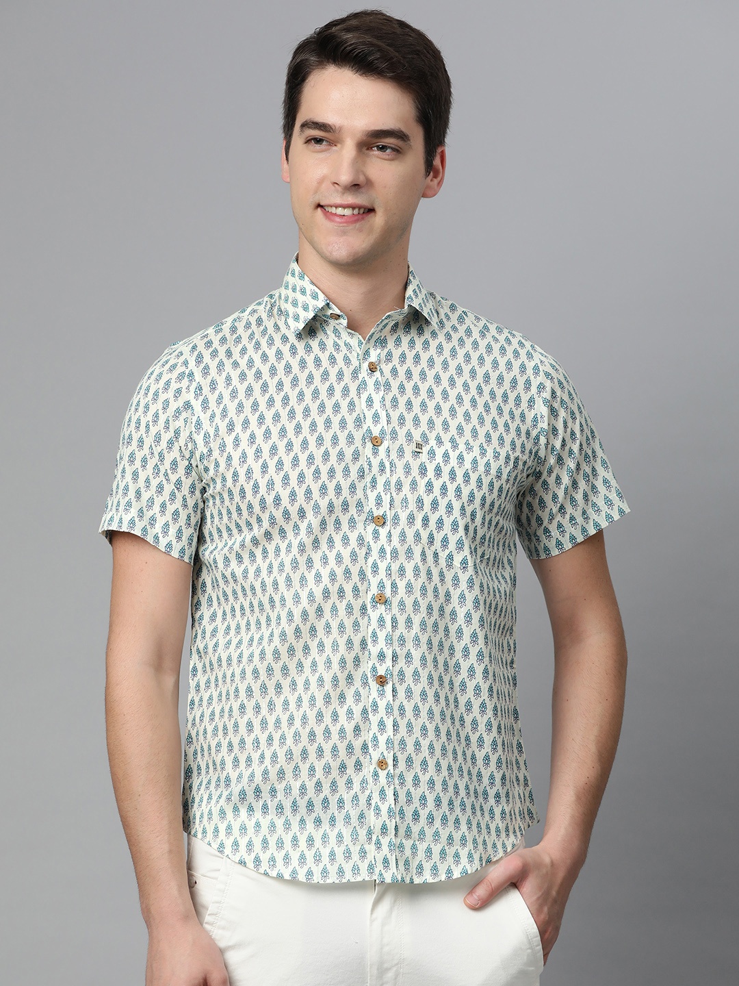 Readiprint Fashions Men Off White & Turquoise Blue Slim Fit Floral Print Casual Shirt
Readiprint Fashions Men Off White & Turquoise Blue Slim Fit Floral Print Casual Shirt