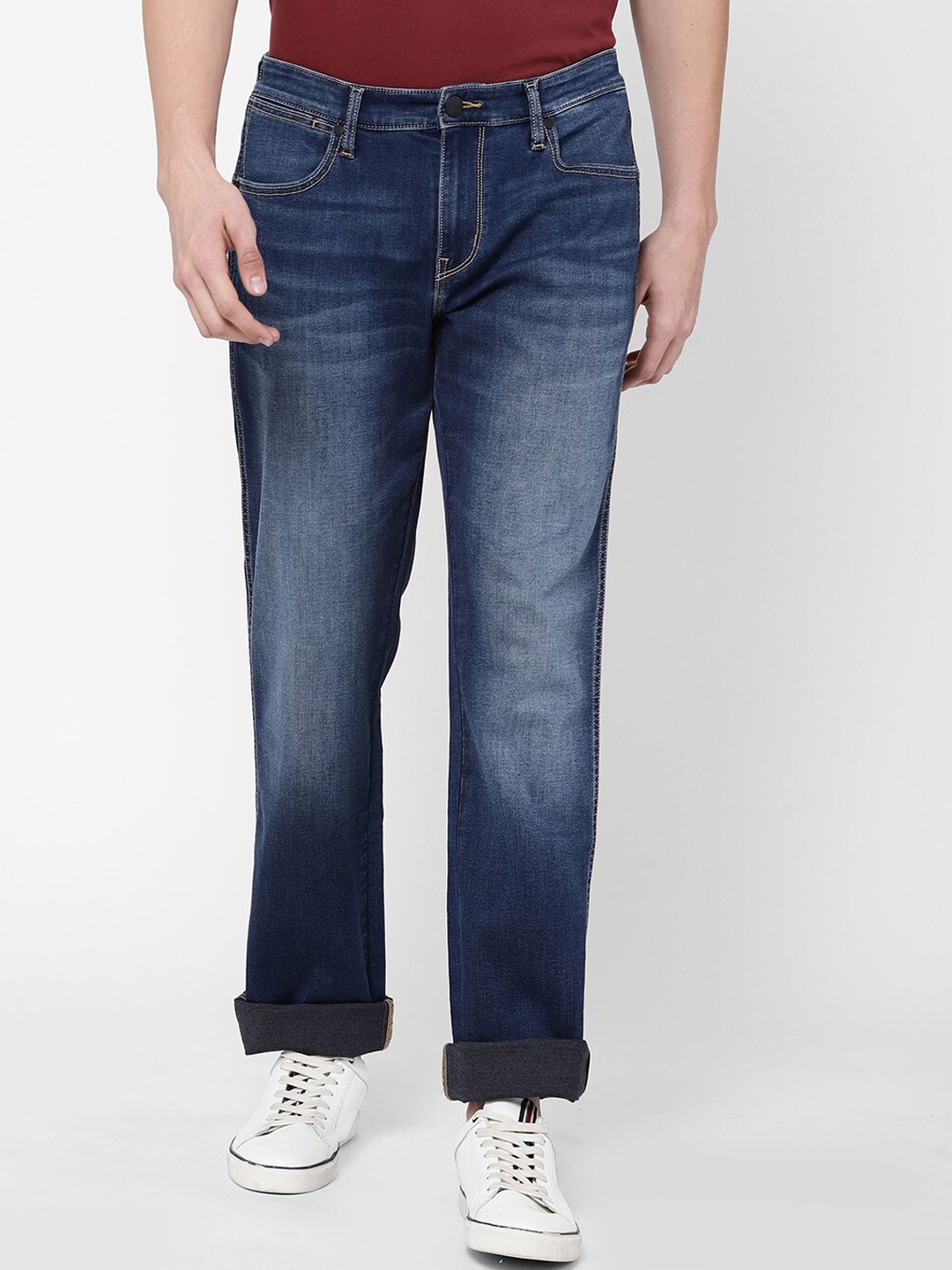 Wrangler Men Blue Skanders Slim Fit Low-Rise Low Distress Light Fade Stretchable Jeans
Wrangler Men Blue Skanders Slim Fit Low-Rise Low Distress Light Fade Stretchable Jeans