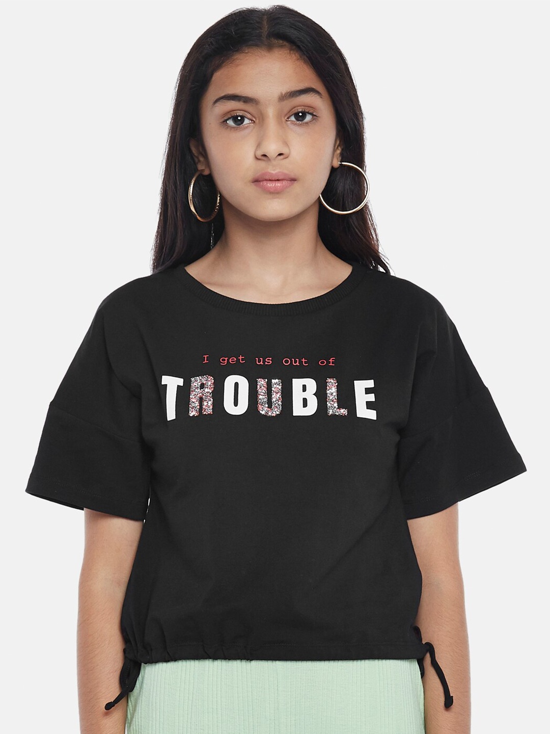 Coolsters by Pantaloons Girls Black Typography Printed Drop-Shoulder Sleeves Applique T-shirt
Coolsters by Pantaloons Girls Black Typography Printed Drop-Shoulder Sleeves Applique T-shirt