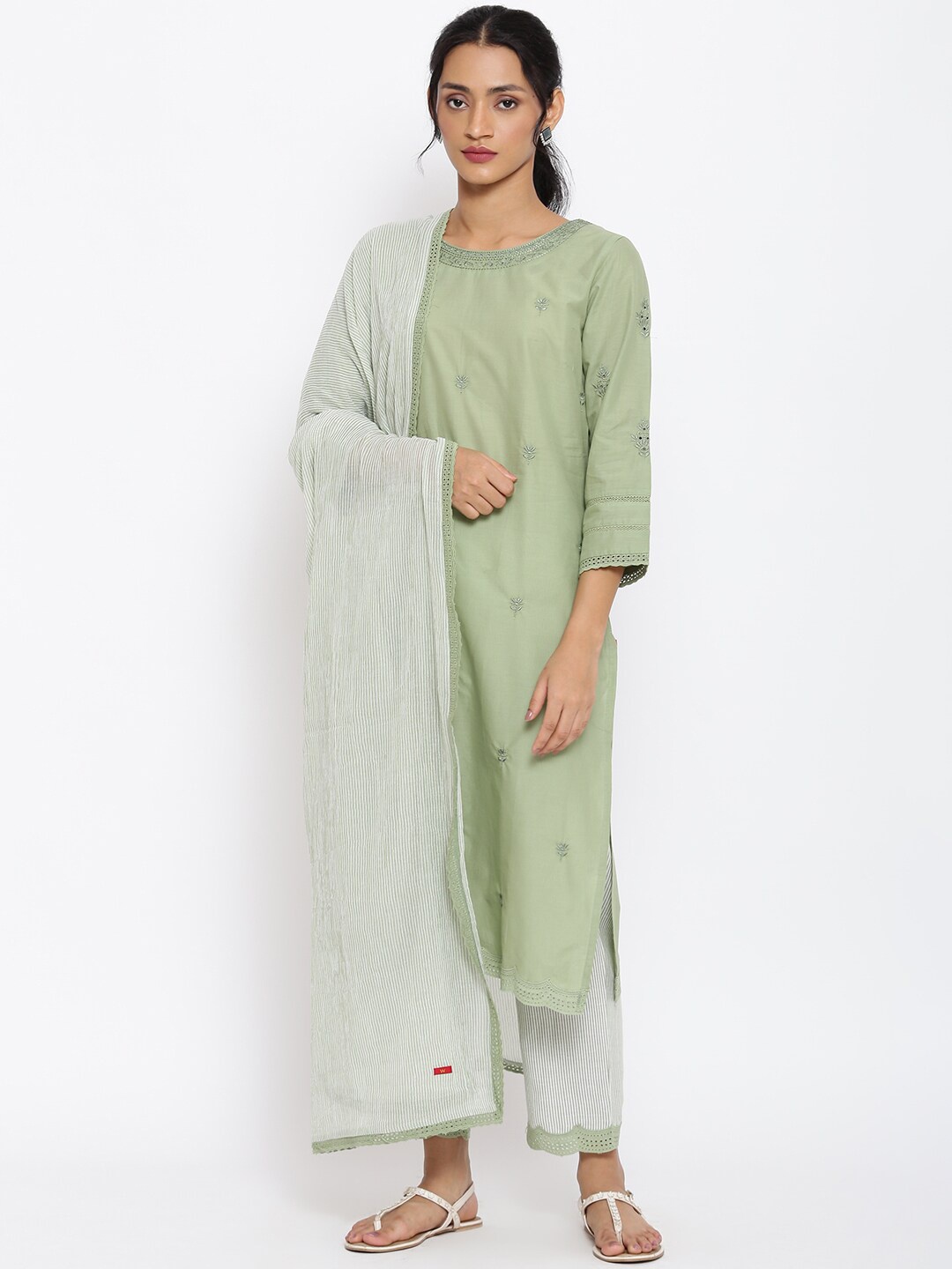 W Women Green Floral Embroidered Thread Work Pure Cotton Kurta with Trousers & With Dupatta
W Women Green Floral Embroidered Thread Work Pure Cotton Kurta with Trousers & With Dupatta