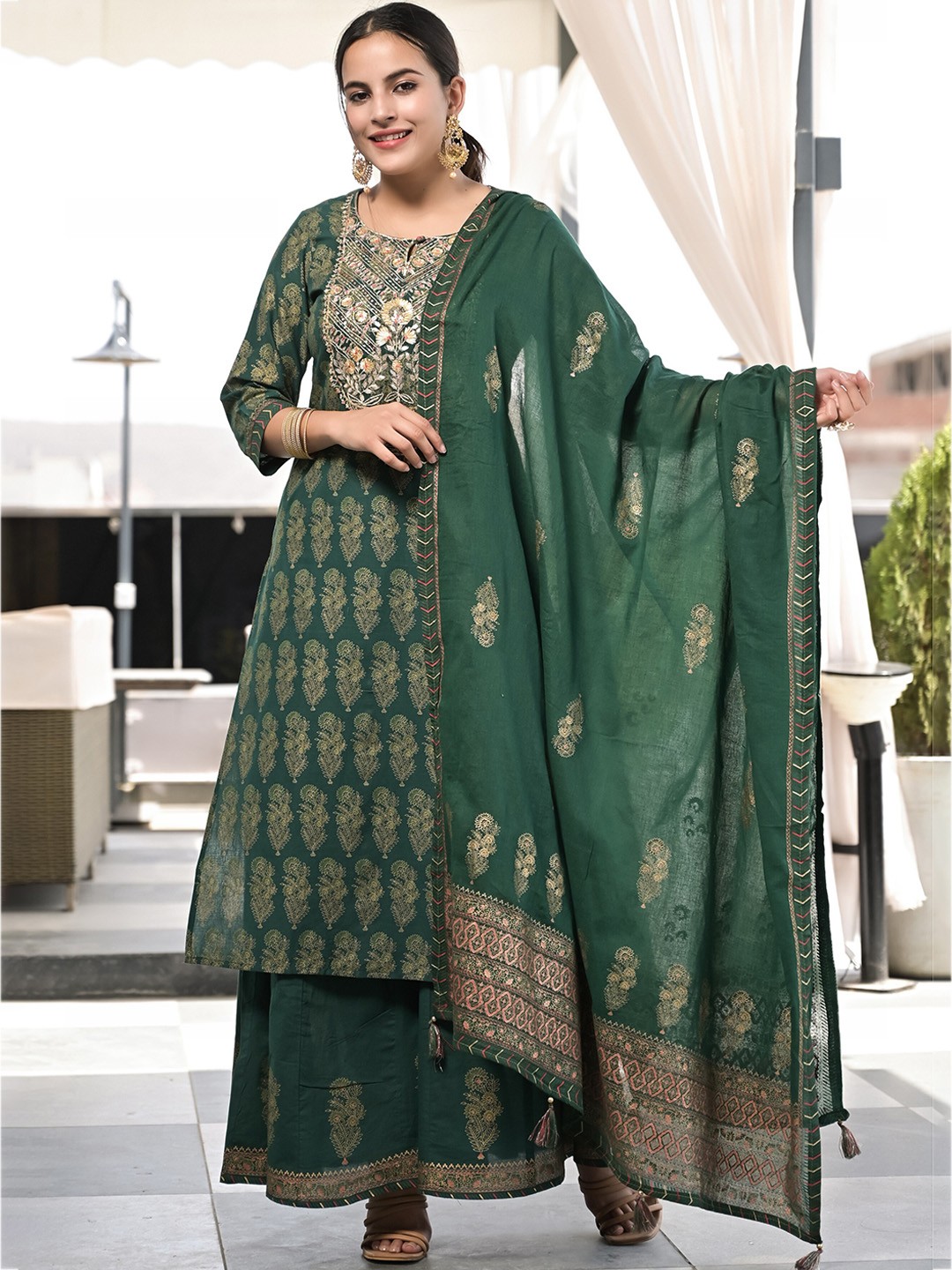Meeranshi Women Green Paisley Embroidered Gotta Patti Pure Cotton Kurta with Palazzos & With Dupatta
Meeranshi Women Green Paisley Embroidered Gotta Patti Pure Cotton Kurta with Palazzos & With Dupatta