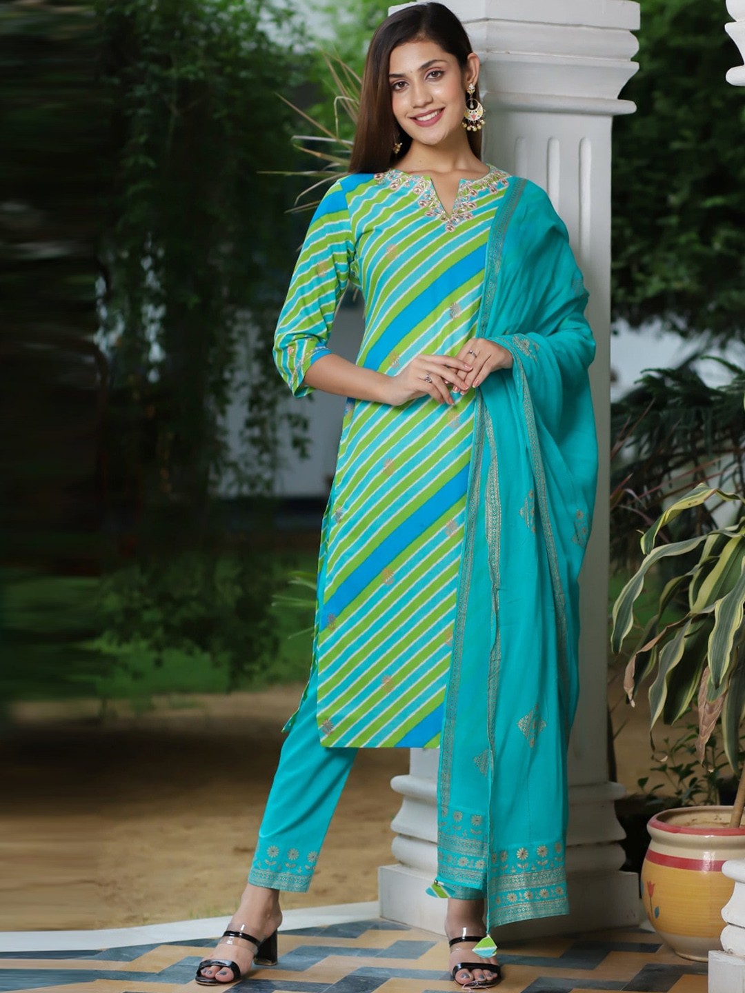 Meeranshi Women Green Striped Thread Work Pure Cotton Kurta with Pant & With Dupatta
Meeranshi Women Green Striped Thread Work Pure Cotton Kurta with Pant & With Dupatta