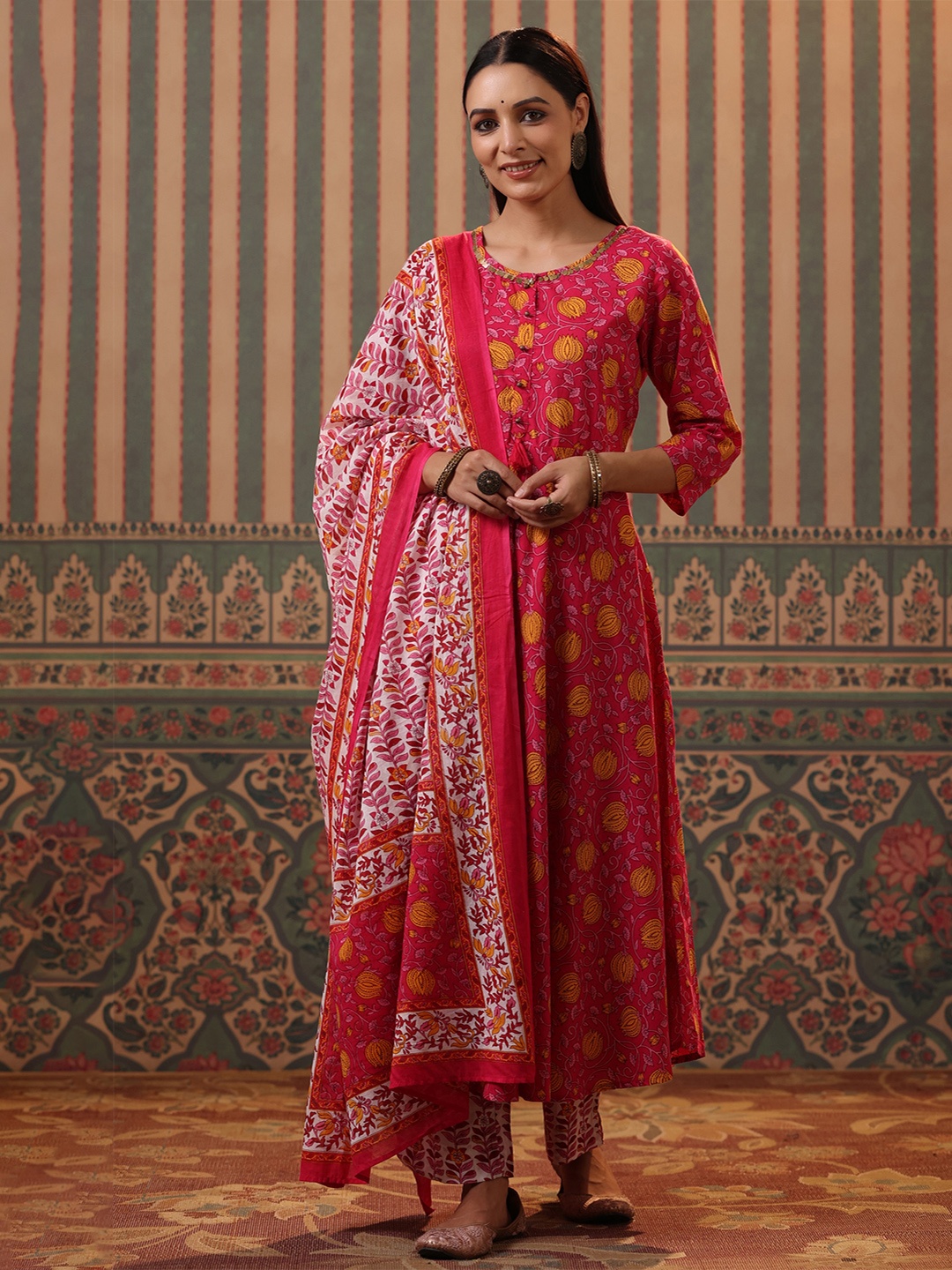 Rain & Rainbow Women Fuchsia Floral Printed Pure Cotton Kurta with Trousers & With Dupatta
Rain & Rainbow Women Fuchsia Floral Printed Pure Cotton Kurta with Trousers & With Dupatta