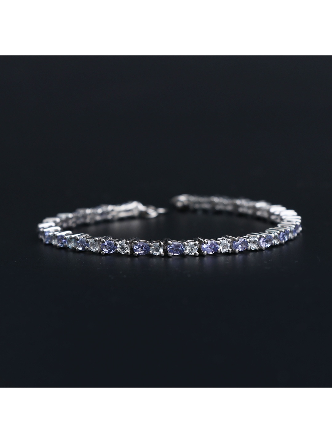 HIFLYER JEWELS Women Silver-Toned & Blue Sterling Silver Topaz Rhodium-Plated Link Bracelet
HIFLYER JEWELS Women Silver-Toned & Blue Sterling Silver Topaz Rhodium-Plated Link Bracelet