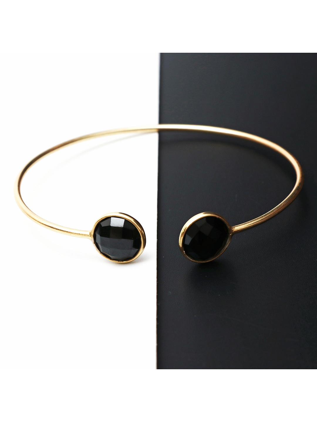 HIFLYER JEWELS Women Gold-Toned & Black Sterling Silver Onyx Gold-Plated Cuff Bracelet
HIFLYER JEWELS Women Gold-Toned & Black Sterling Silver Onyx Gold-Plated Cuff Bracelet