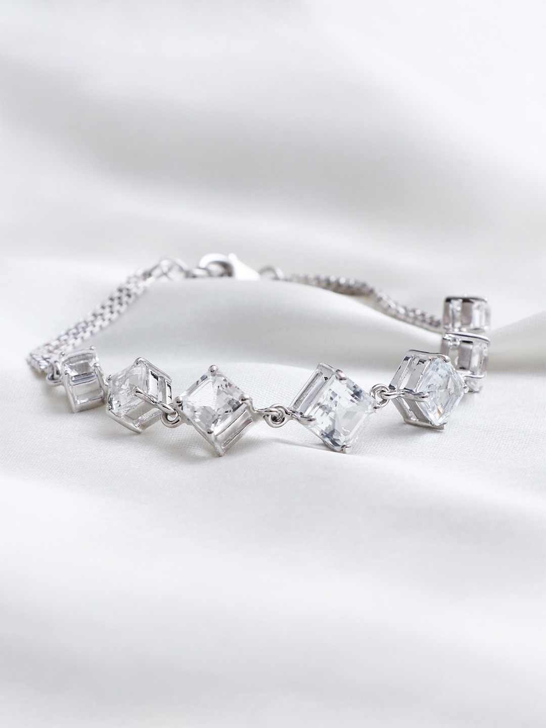 HIFLYER JEWELS Women Silver-Toned & White Sterling Silver Topaz Rhodium-Plated Link Bracelet
HIFLYER JEWELS Women Silver-Toned & White Sterling Silver Topaz Rhodium-Plated Link Bracelet