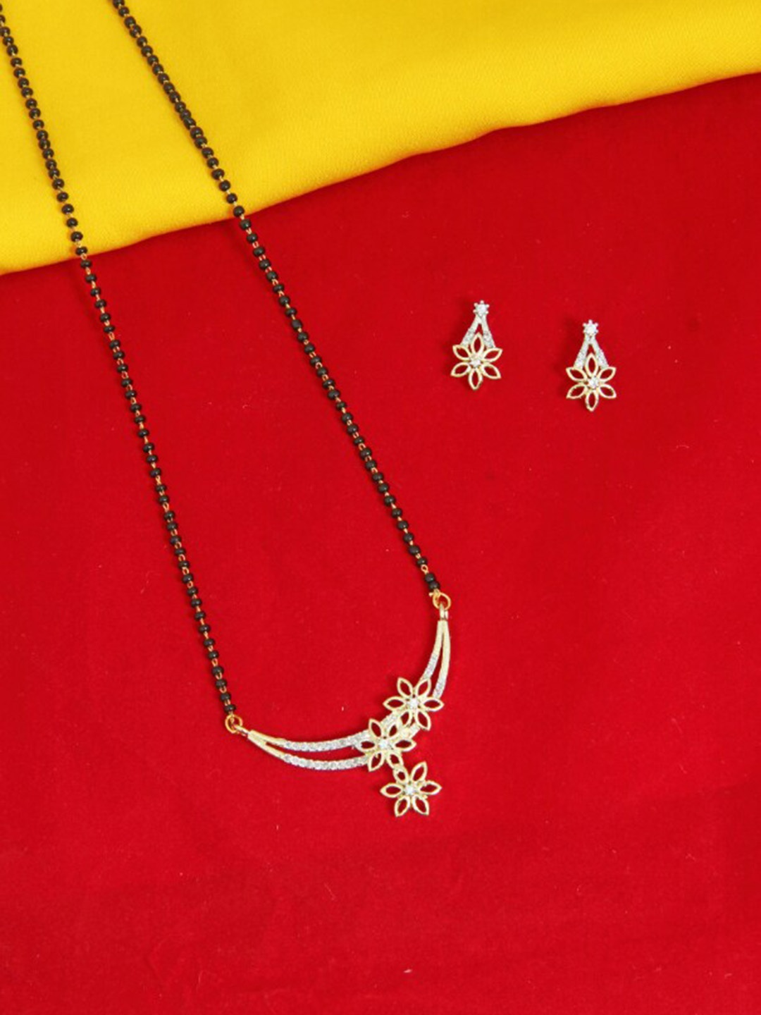 FEMMIBELLA GGold-Plated Floral American Diamond Studded Mangalsutra with Earrings, Gold
FEMMIBELLA GGold-Plated Floral American Diamond Studded Mangalsutra with Earrings, Gold