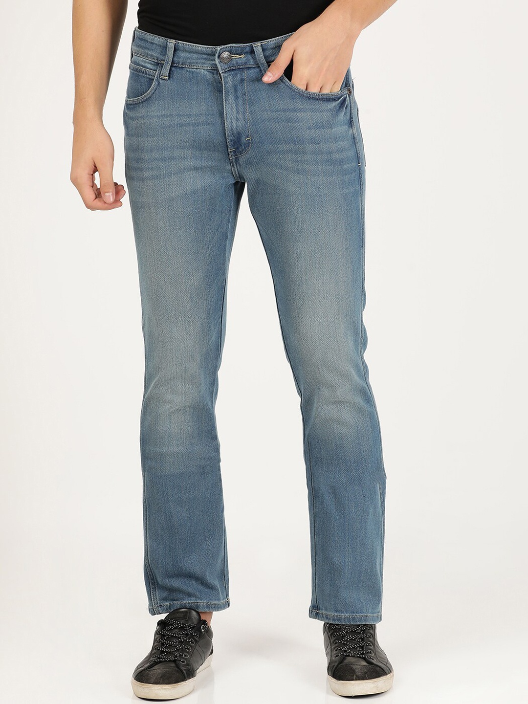 Wrangler Men Blue Millard Straight Fit Low Distress Heavy Fade Stretchable Jeans