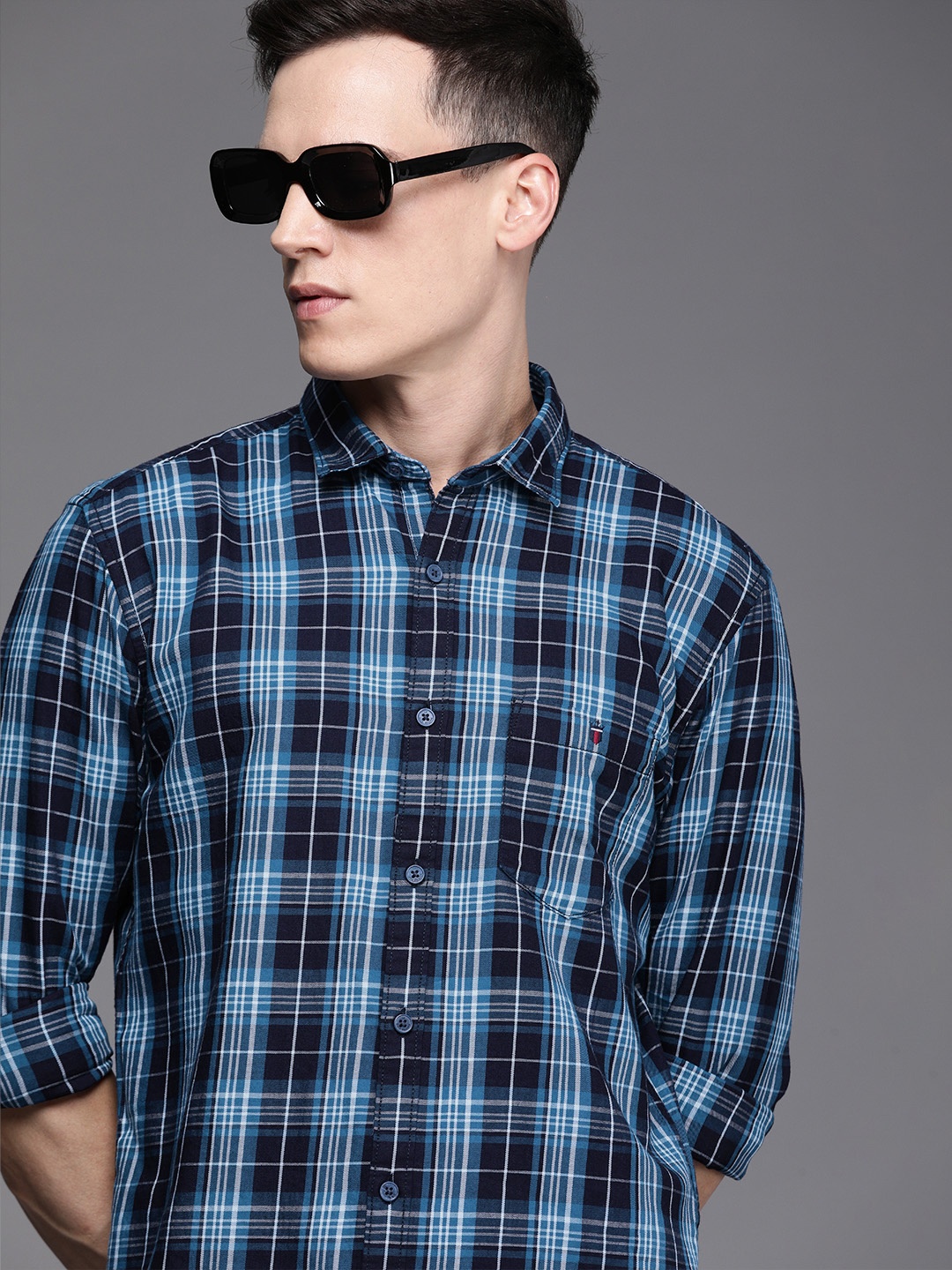 Louis Philippe Jeans Men Navy Blue & White Slim Fit Tartan Checked Pure Cotton Shirt
Louis Philippe Jeans Men Navy Blue & White Slim Fit Tartan Checked Pure Cotton Shirt
