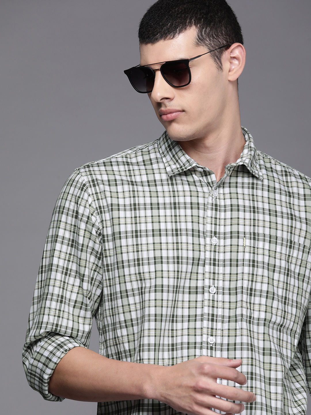 Louis Philippe Jeans Men Olive Green & White Slim Fit Checked Pure Cotton Casual Shirt
Louis Philippe Jeans Men Olive Green & White Slim Fit Checked Pure Cotton Casual Shirt