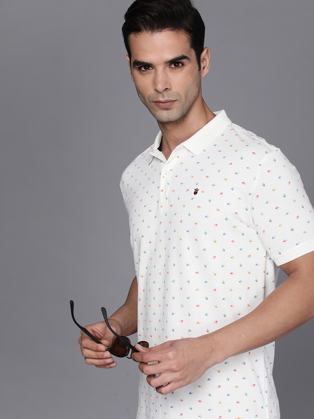 Louis Philippe Jeans Men Off White Conversational Polo Collar Pure Cotton Slim Fit T-shirt
Louis Philippe Jeans Men Off White Conversational Polo Collar Pure Cotton Slim Fit T-shirt