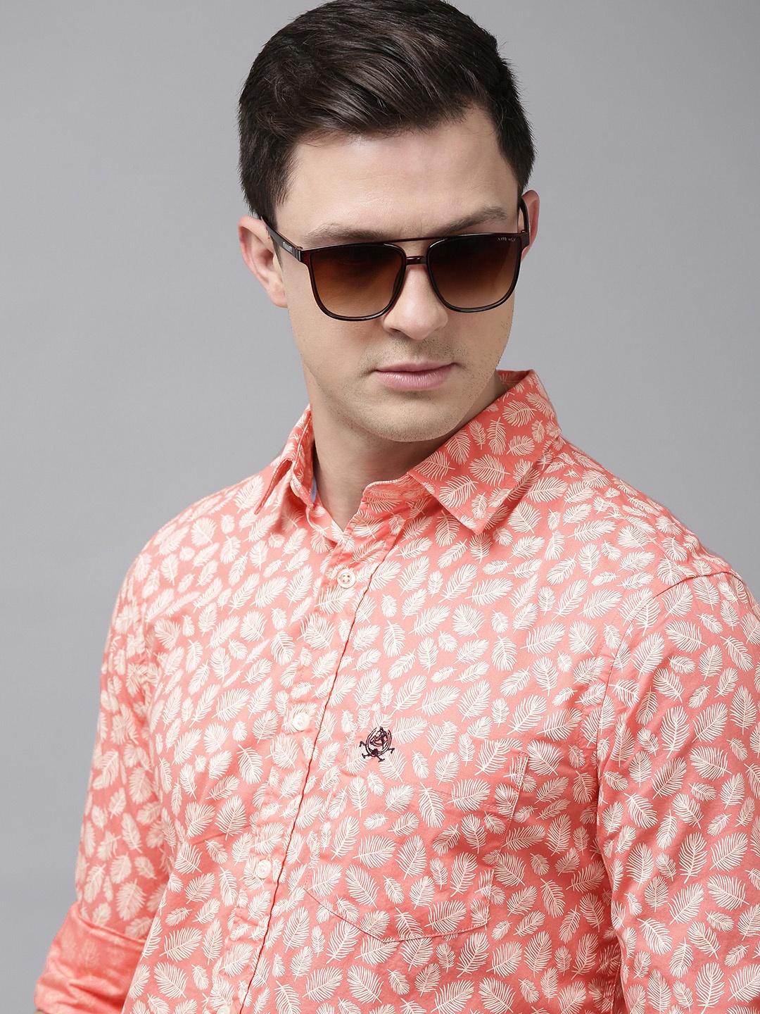 U S Polo Assn Men Peach-Coloured & Off White Tailored Fit Floral Print Cotton Casual Shirt
U S Polo Assn Men Peach-Coloured & Off White Tailored Fit Floral Print Cotton Casual Shirt