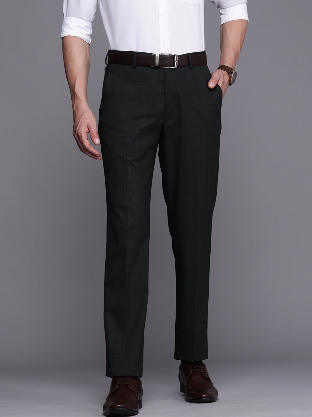 Louis Philippe Men Charcoal Grey Checked Slim Fit Mid-Rise Plain Woven Formal Trousers, Champagne
Louis Philippe Men Charcoal Grey Checked Slim Fit Mid-Rise Plain Woven Formal Trousers, Champagne