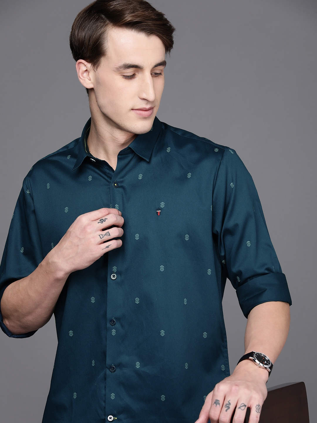 Louis Philippe Sport Men Teal Blue Ethnic Motifs Printed Pure Cotton Slim Fit Casual Shirt
Louis Philippe Sport Men Teal Blue Ethnic Motifs Printed Pure Cotton Slim Fit Casual Shirt