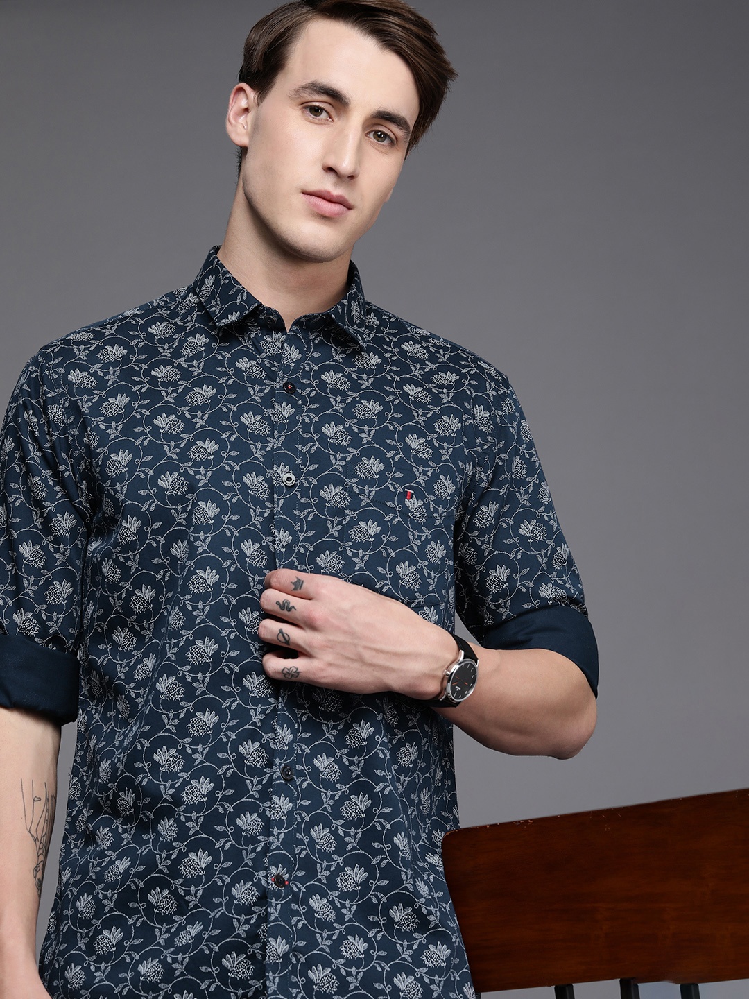 Louis Philippe Sport Men Navy Blue & White Slim Fit Printed Pure Cotton Casual Shirt
Louis Philippe Sport Men Navy Blue & White Slim Fit Printed Pure Cotton Casual Shirt