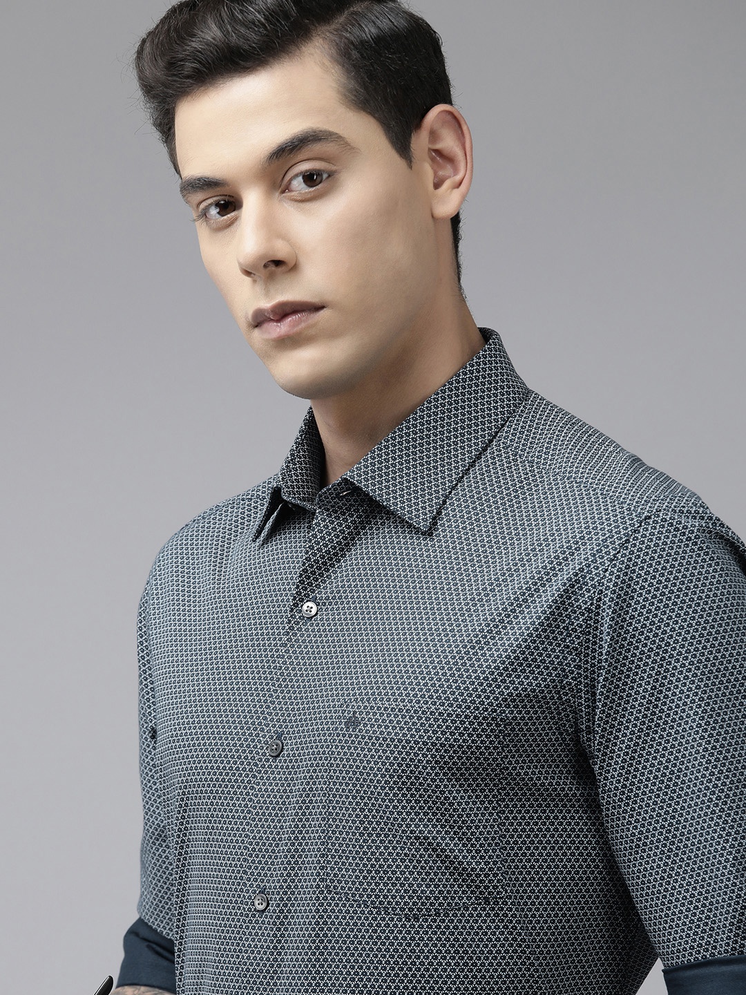 Arrow Men Navy Blue Manhattan Slim Fit Conversational Print Pure Cotton Formal Shirt
Arrow Men Navy Blue Manhattan Slim Fit Conversational Print Pure Cotton Formal Shirt