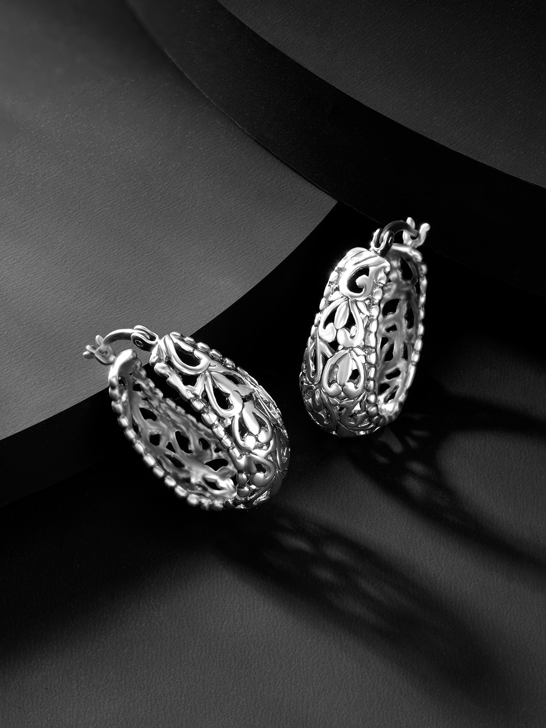 Silvora by Peora Women Silver-Plated Oxidised Sterling Silver Circular Hoop Earrings
Silvora by Peora Women Silver-Plated Oxidised Sterling Silver Circular Hoop Earrings