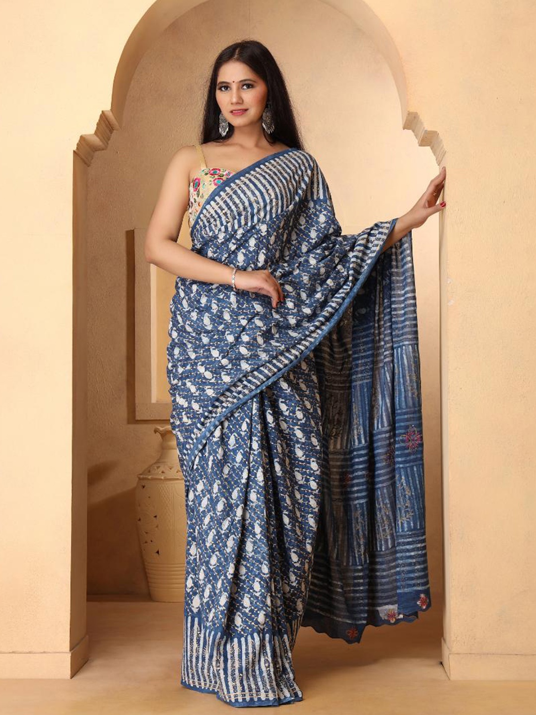 Baisacrafts Blue & White Pure Cotton Dabu Saree