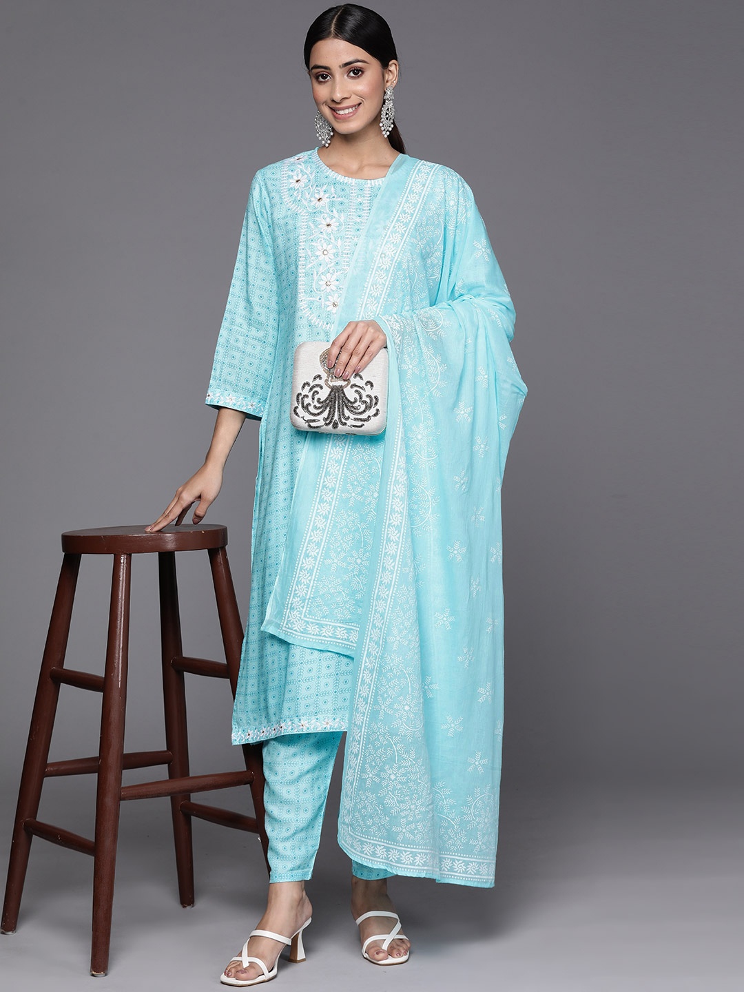 Indo Era Women Turquoise Blue Floral Embroidered Thread Work Kurta with Trousers & With Dupatta
Indo Era Women Turquoise Blue Floral Embroidered Thread Work Kurta with Trousers & With Dupatta