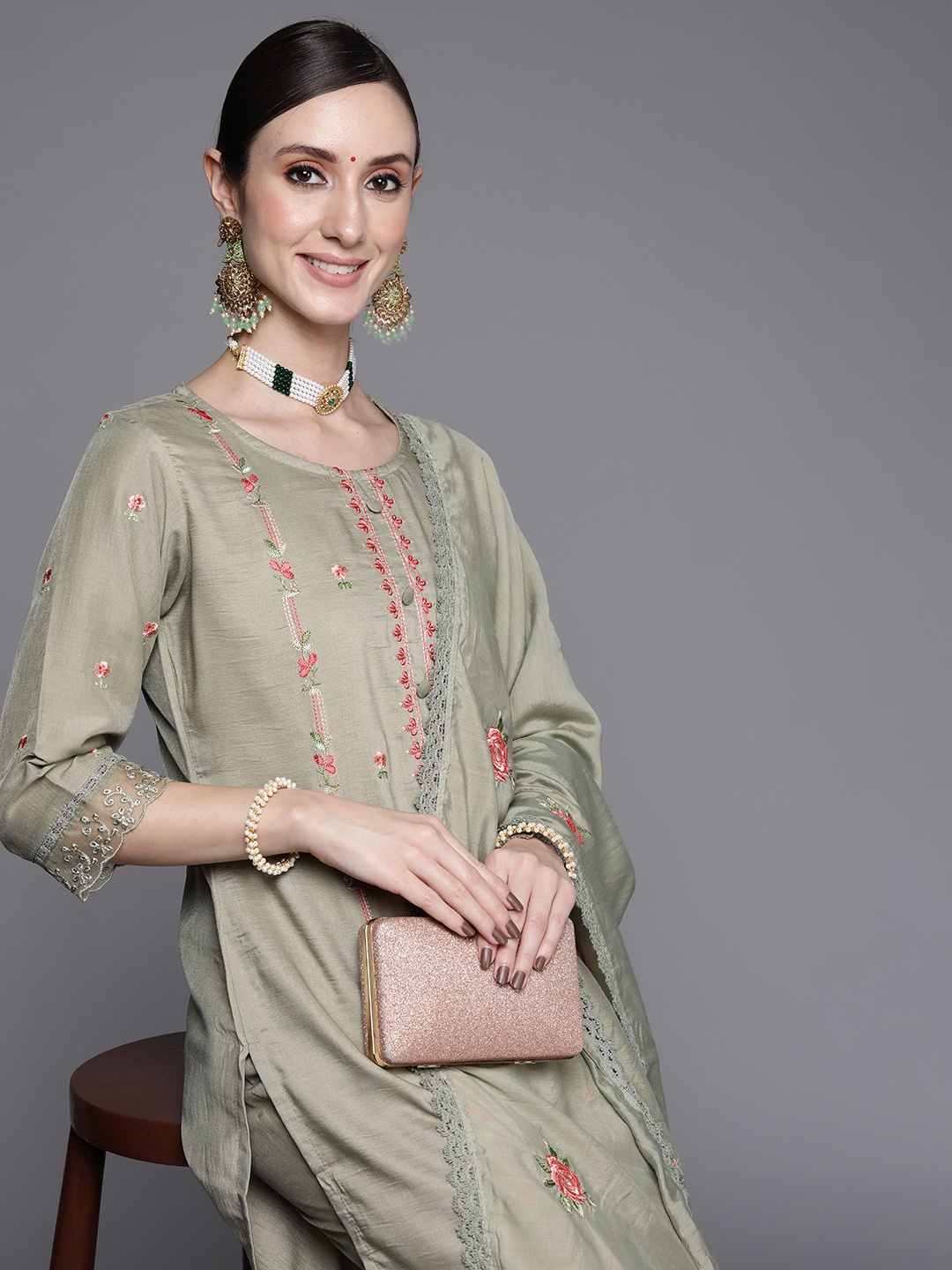 Indo Era Women Green Floral Embroidered Thread Work Kurta with Trousers & With Dupatta
Indo Era Women Green Floral Embroidered Thread Work Kurta with Trousers & With Dupatta
