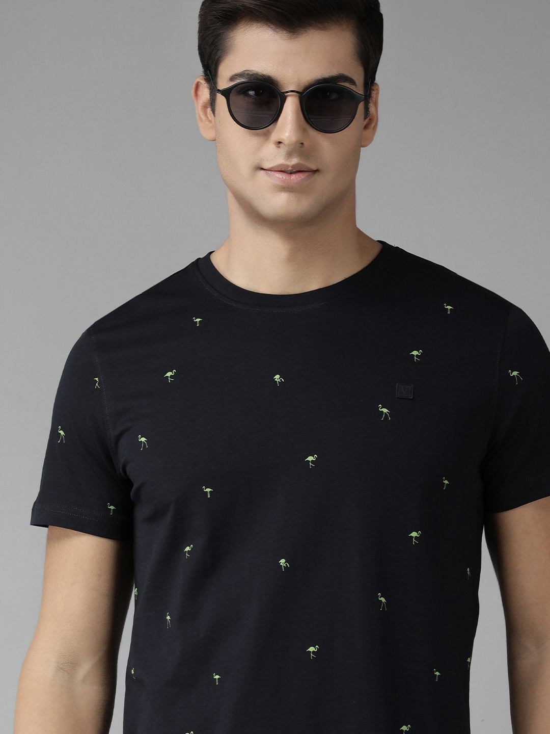 Van Heusen Sport Men Navy Blue Conversational Print Pure Cotton Applique Slim Fit T-shirt
Van Heusen Sport Men Navy Blue Conversational Print Pure Cotton Applique Slim Fit T-shirt