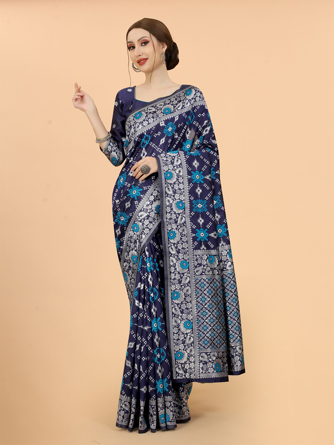 SATYAM WEAVES Women Navy Blue & Silver-Toned Woven Design Zari Silk Cotton Banarasi Saree
SATYAM WEAVES Women Navy Blue & Silver-Toned Woven Design Zari Silk Cotton Banarasi Saree