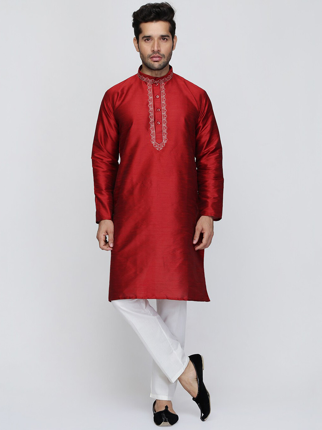 ROYAL KURTA Men Maroon & Gold-Toned Floral Thread Work Kurta
ROYAL KURTA Men Maroon & Gold-Toned Floral Thread Work Kurta