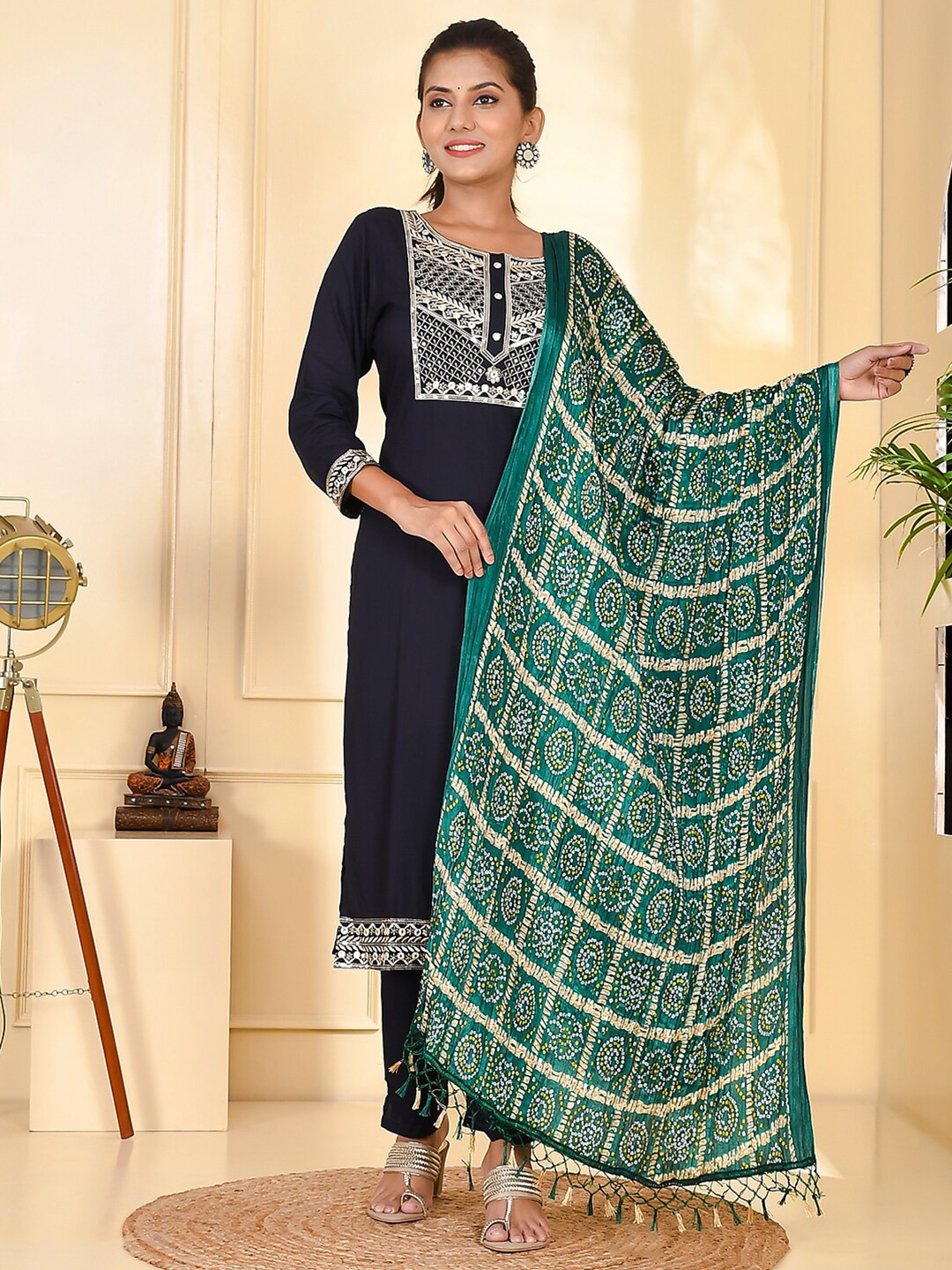Kesarya Women Green & White Checked Dupatta