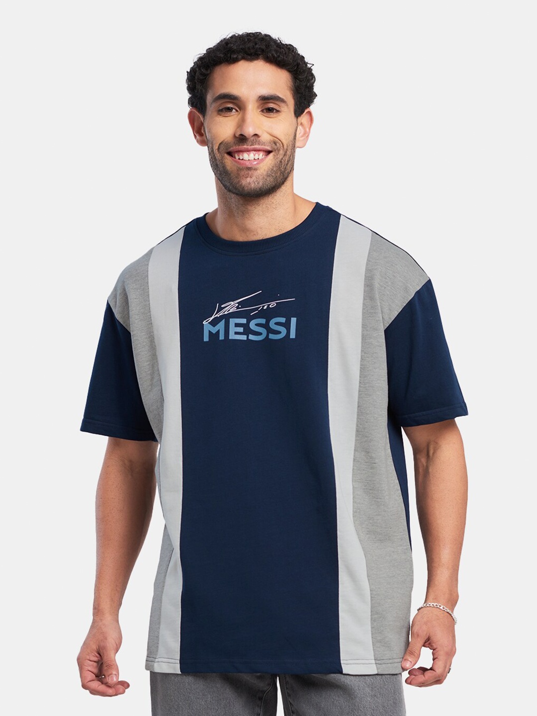 The Souled Store Men Navy Blue Paris Saint-Germain Drop-Shoulder Sleeves Oversized T-Shirt
The Souled Store Men Navy Blue Paris Saint-Germain Drop-Shoulder Sleeves Oversized T-Shirt