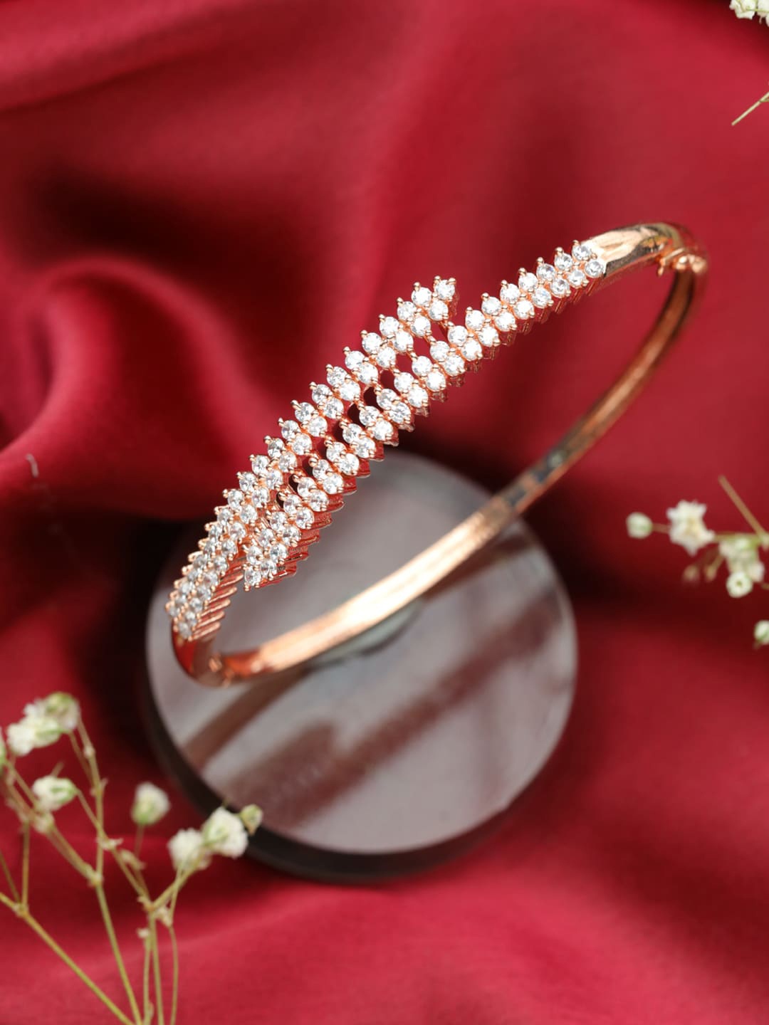 Jazz and Sizzle Women Rose Gold & White Brass American Diamond Handcrafted Rose Gold-Plated Bangle-Style Bracelet
Jazz and Sizzle Women Rose Gold & White Brass American Diamond Handcrafted Rose Gold-Plated Bangle-Style Bracelet