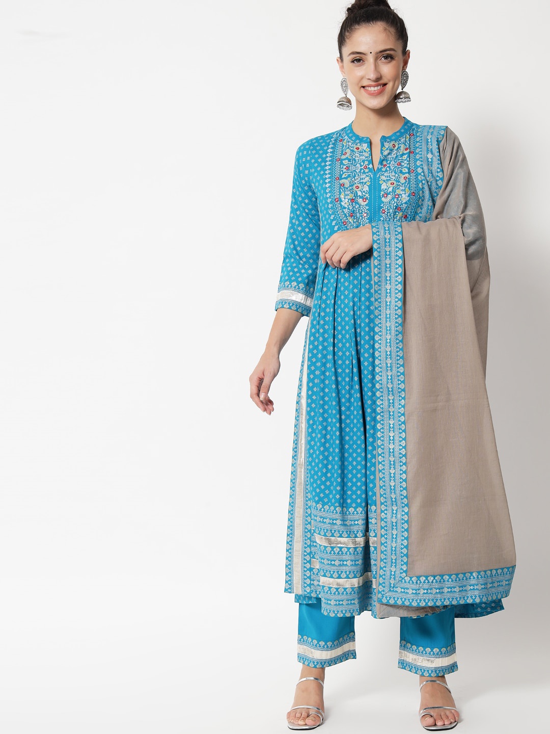 AMIRAS INDIAN ETHNIC WEAR Women Blue Ethnic Motifs Printed Mirror Work Kurta with Trousers & With Dupatta
AMIRAS INDIAN ETHNIC WEAR Women Blue Ethnic Motifs Printed Mirror Work Kurta with Trousers & With Dupatta