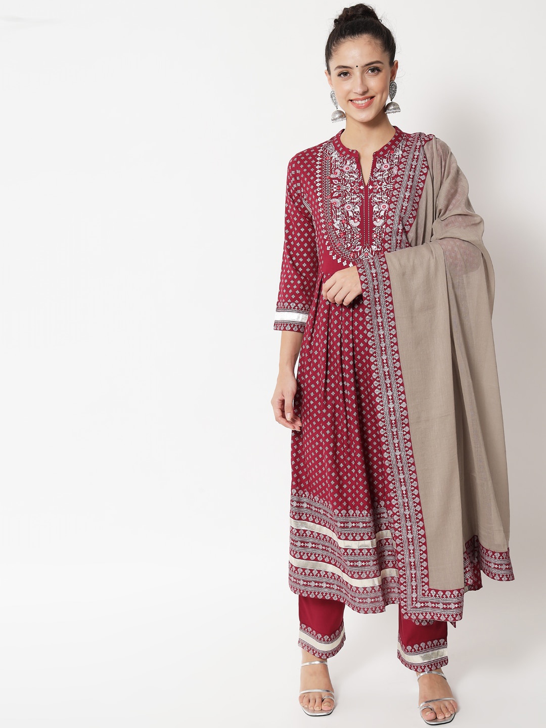 AMIRAS INDIAN ETHNIC WEAR Women Maroon Embroidered Kurta with Trousers & Dupatta
AMIRAS INDIAN ETHNIC WEAR Women Maroon Embroidered Kurta with Trousers & Dupatta