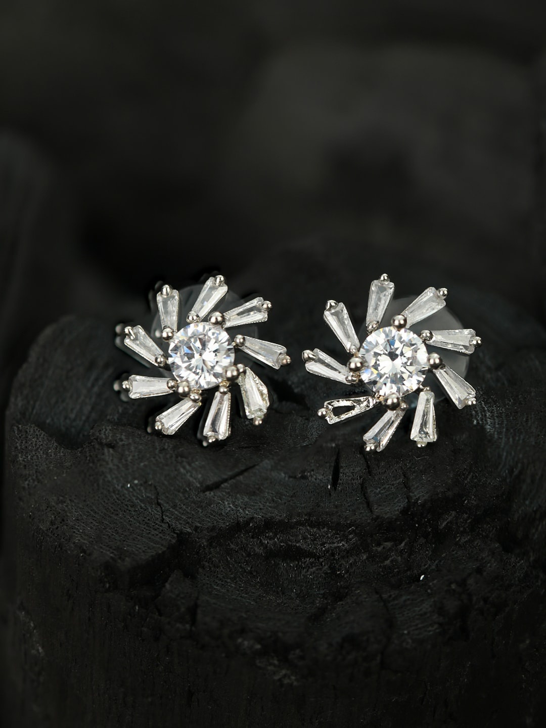 Jazz and Sizzle 925 Sterling Silver Rhodium-Plated Shining AD studded Star Shape Studs
Jazz and Sizzle 925 Sterling Silver Rhodium-Plated Shining AD studded Star Shape Studs