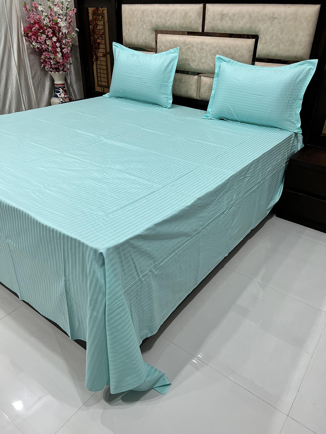 Pure Decor Green King Superfine Bedsheet with 2 Pillow Covers