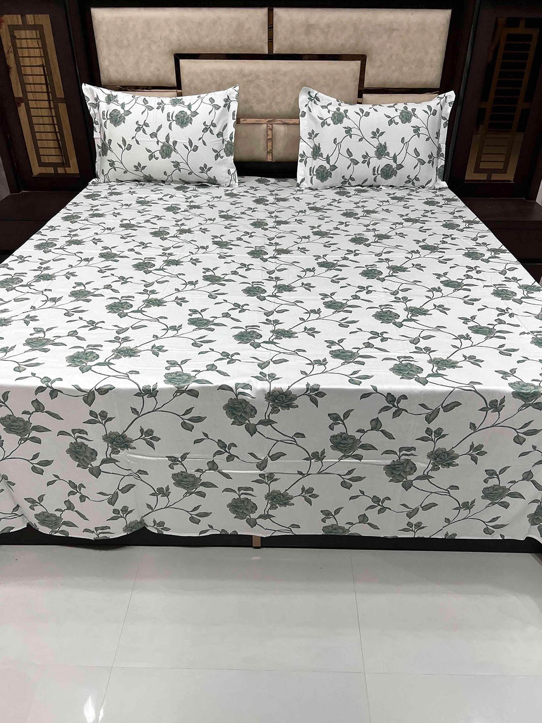 Pure Decor Green & White Floral 400 TC Pure Cotton King Bedsheet with 2 Pillow Covers
Pure Decor Green & White Floral 400 TC Pure Cotton King Bedsheet with 2 Pillow Covers