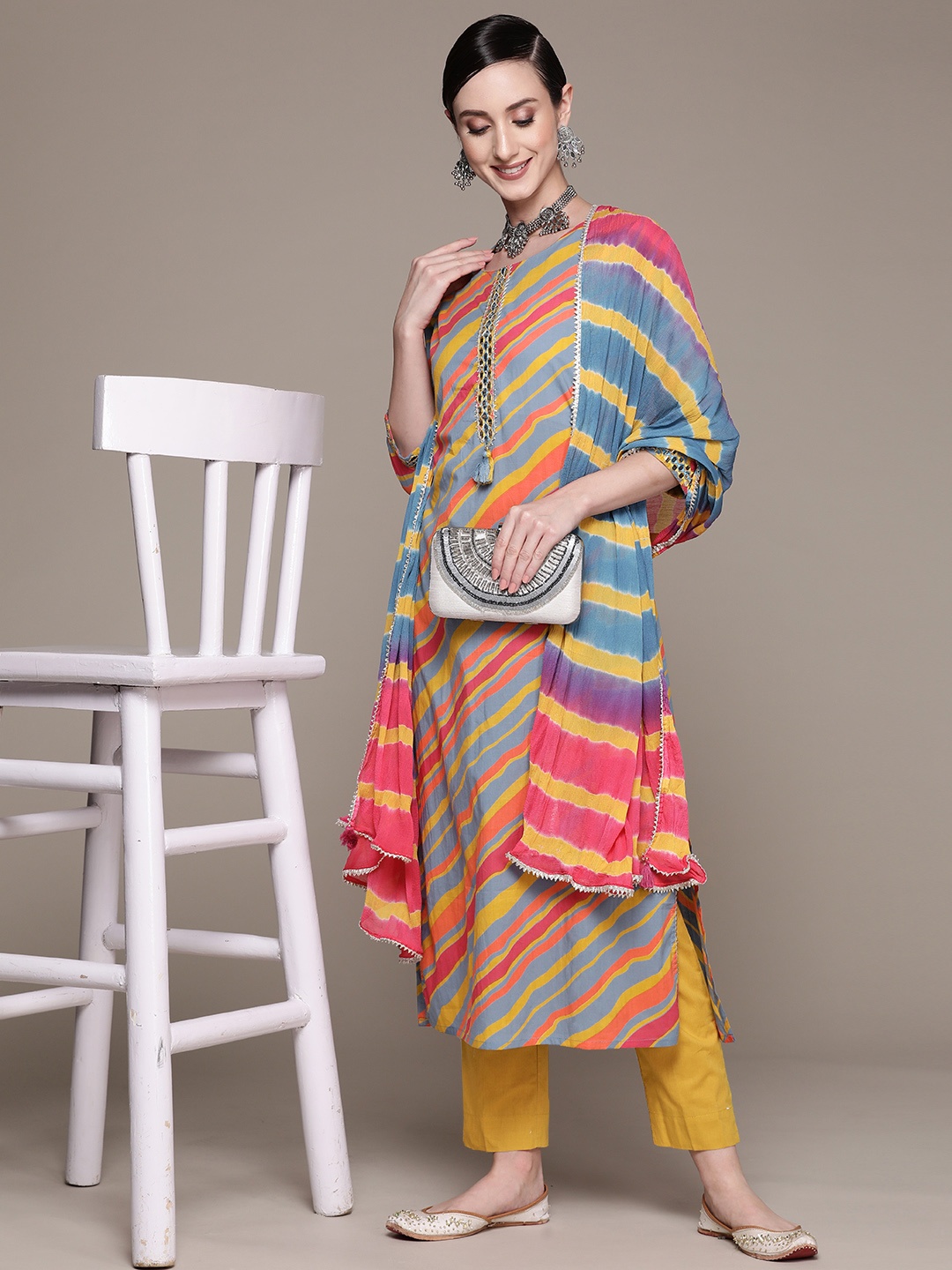 Ishin Women Grey & Mustard Yellow Leheriya Print Yoke Design Kurta with Trousers & Dupatta
Ishin Women Grey & Mustard Yellow Leheriya Print Yoke Design Kurta with Trousers & Dupatta