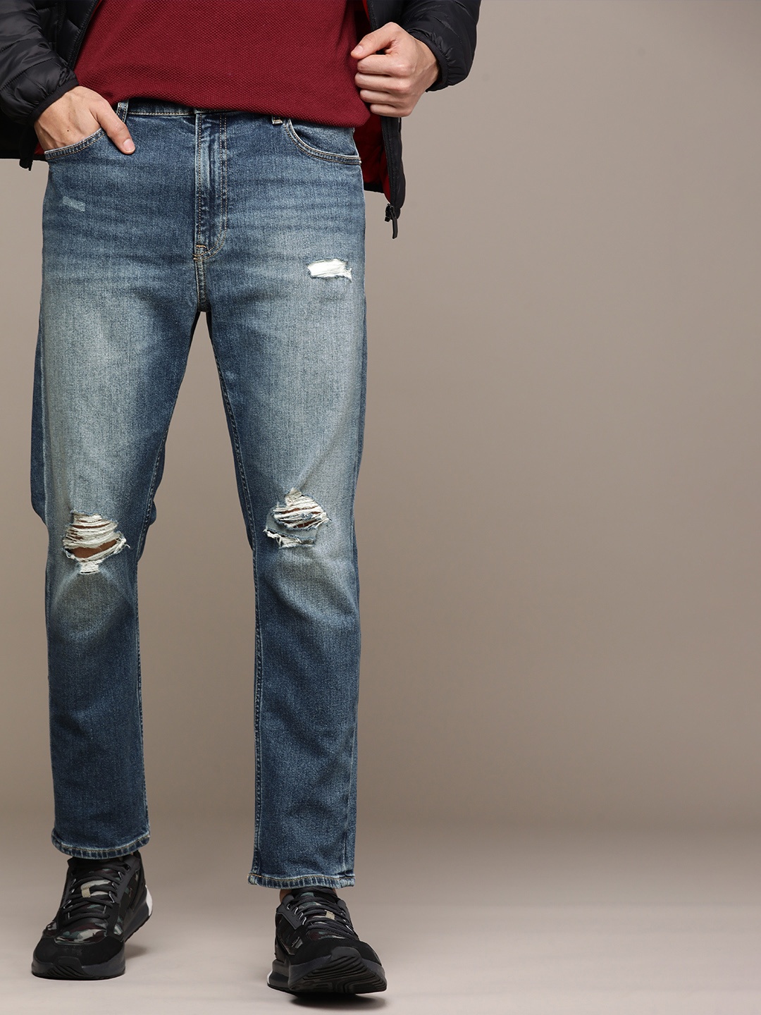 Calvin Klein Jeans Men Blue Tapered Fit Highly Distressed Heavy Fade Stretchable Jeans
Calvin Klein Jeans Men Blue Tapered Fit Highly Distressed Heavy Fade Stretchable Jeans