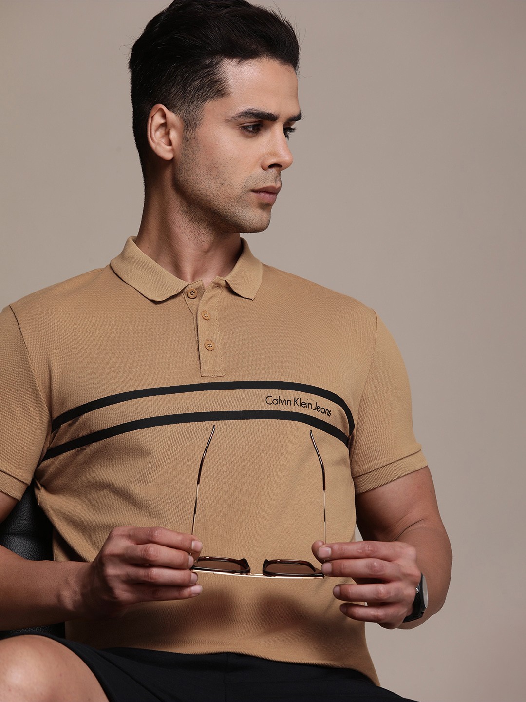 Calvin Klein Jeans Men Camel Brown Striped Polo Collar Slim Fit T-shirt with Brand Logo
Calvin Klein Jeans Men Camel Brown Striped Polo Collar Slim Fit T-shirt with Brand Logo