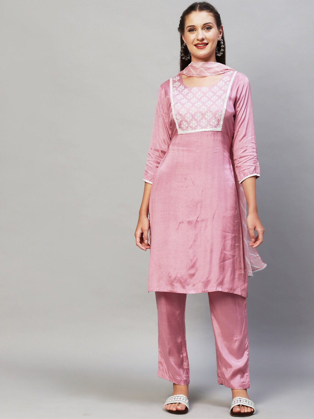 FASHOR Women Mauve Floral Embroidered Mirror Work Kurta with Trousers & With Dupatta
FASHOR Women Mauve Floral Embroidered Mirror Work Kurta with Trousers & With Dupatta