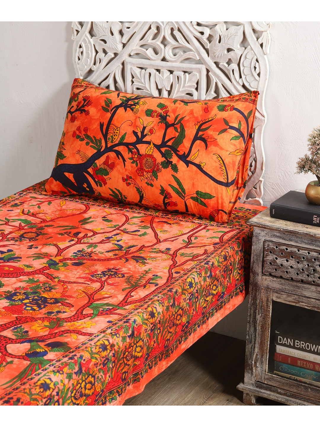 HANDICRAFT PALACE Orange & Green Ethnic Motifs 144 TC Single Bedsheet With 1 Pillow Cover
HANDICRAFT PALACE Orange & Green Ethnic Motifs 144 TC Single Bedsheet With 1 Pillow Cover