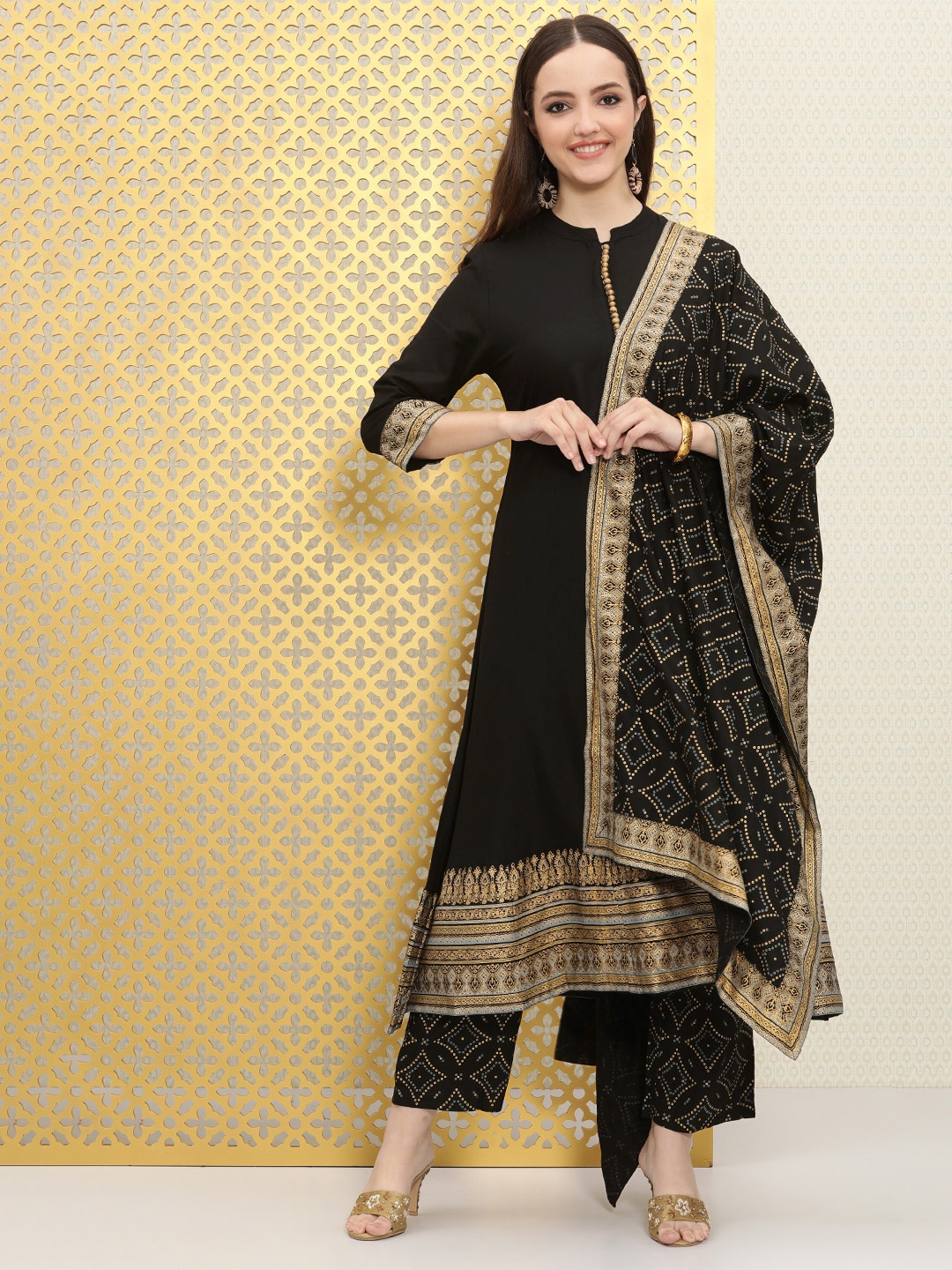 Ode by House of Pataudi Women Black Bandhani Pleated Kurta with Trousers & With Dupatta
Ode by House of Pataudi Women Black Bandhani Pleated Kurta with Trousers & With Dupatta