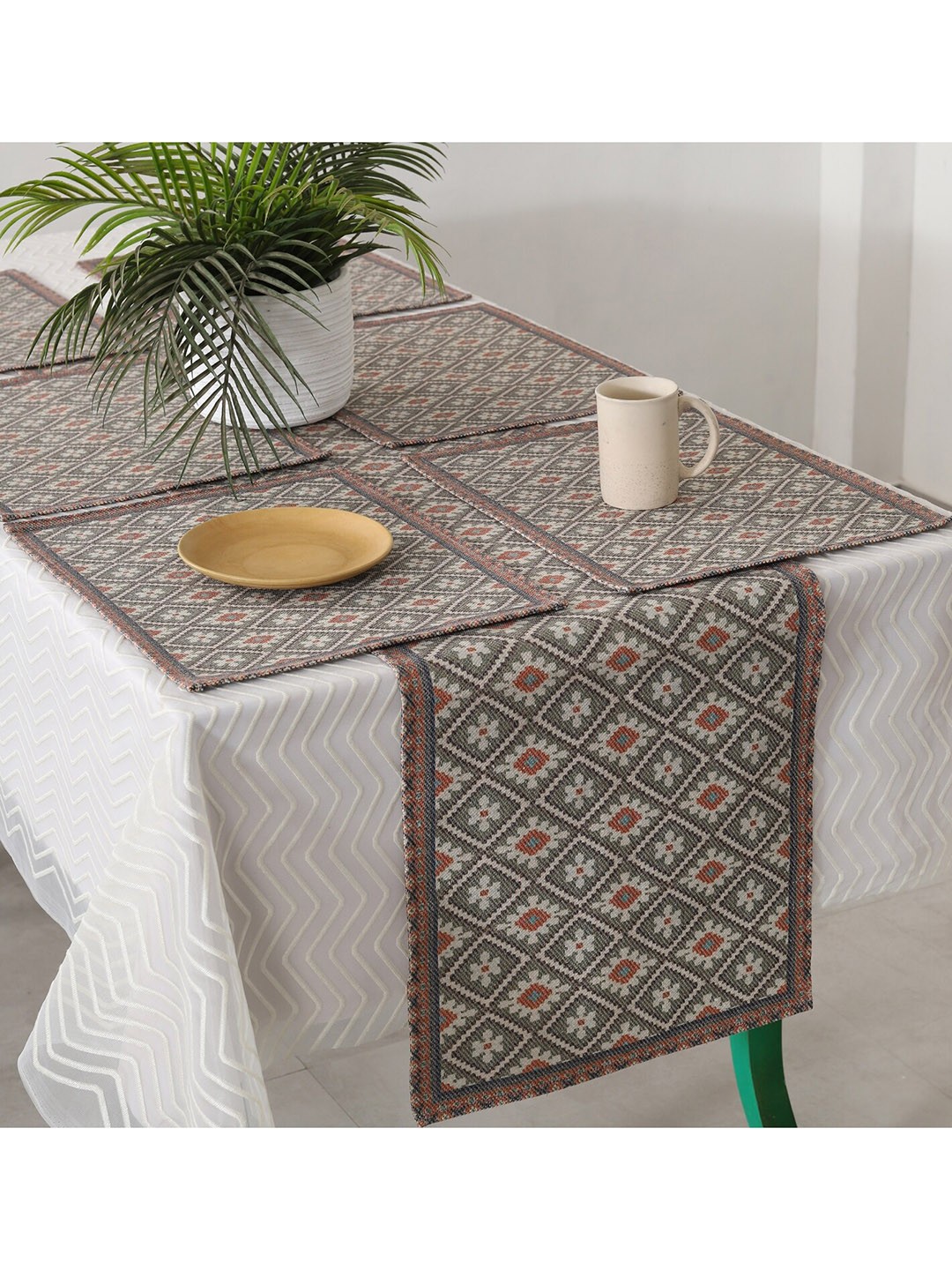 HANDICRAFT PALACE Set Of 7 Green Ikat Printed Table Placemats & Runner